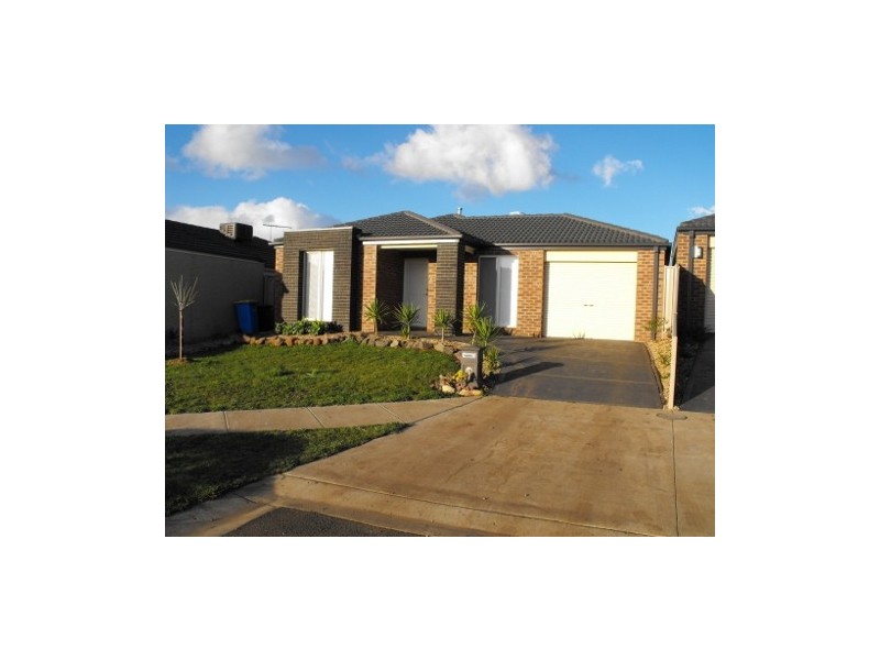 8 FIRBANK PLACE, Kilmore VIC 3764
