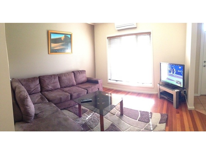 16 Anderson Walk, Kensington VIC 3031