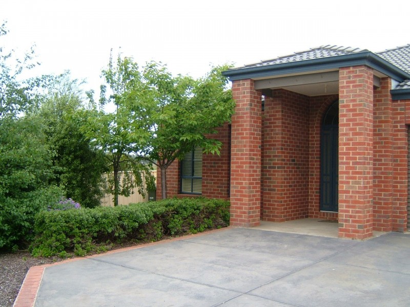 4 Elinka Crt, Kilmore VIC 3764