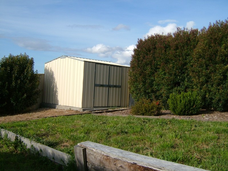 4 Elinka Crt, Kilmore VIC 3764