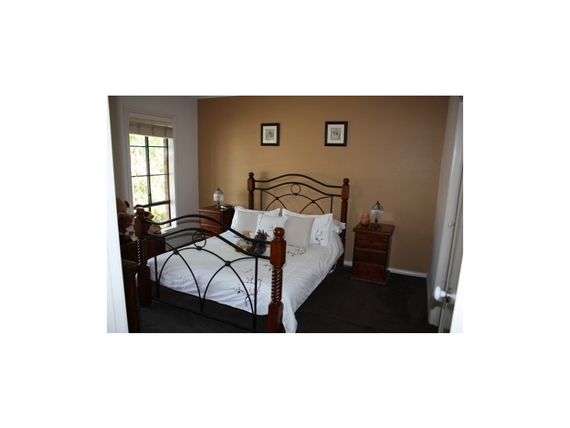 4 Elinka Crt, Kilmore VIC 3764