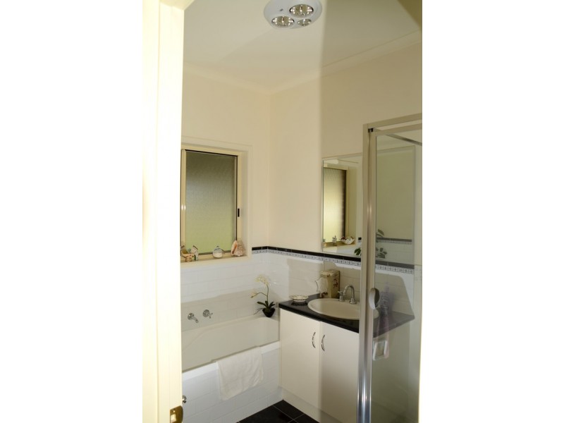 8 TATTERSALL DRIVE, Kyneton VIC 3444