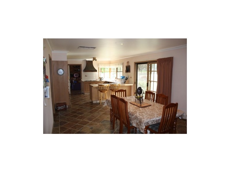 14 Kooralinga Dve, Wandong VIC 3758