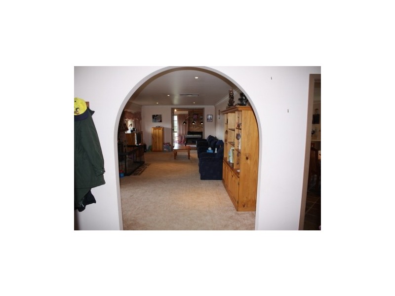 14 Kooralinga Dve, Wandong VIC 3758