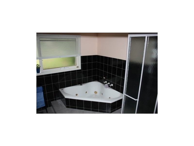 14 Kooralinga Dve, Wandong VIC 3758