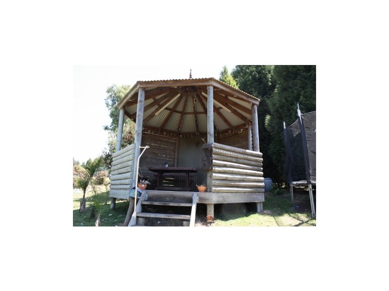 14 Kooralinga Dve, Wandong VIC 3758