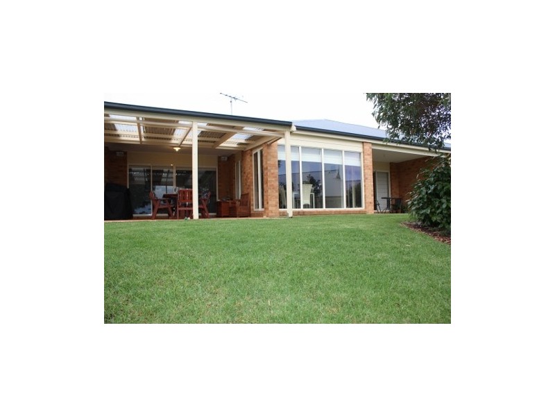 10 Golden Elm Crt, Kilmore VIC 3764