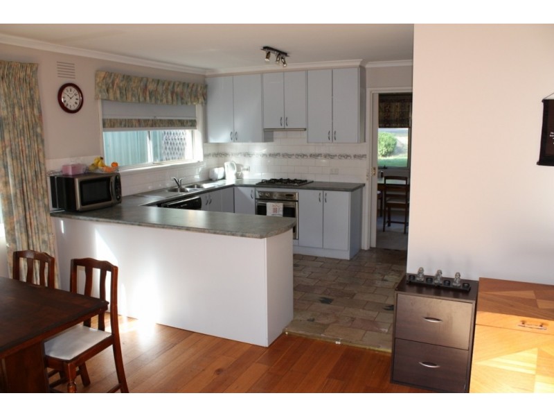 2 Link Ave, Kilmore VIC 3764