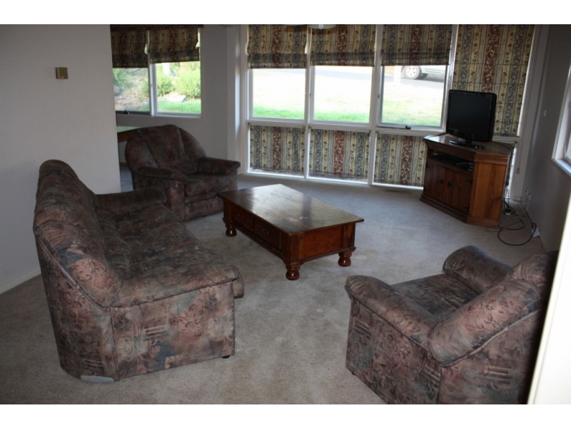 2 Link Ave, Kilmore VIC 3764