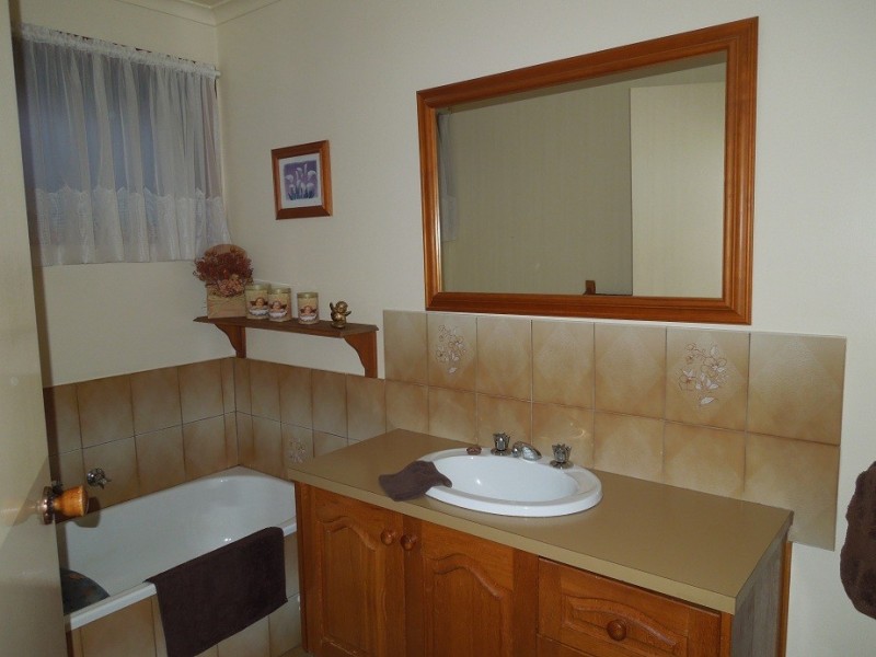 12 Burnett court, Mill Park VIC 3082