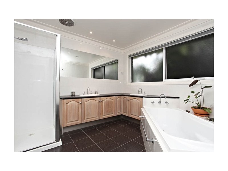201 Edenvale Crescent, Kinglake West VIC 3757