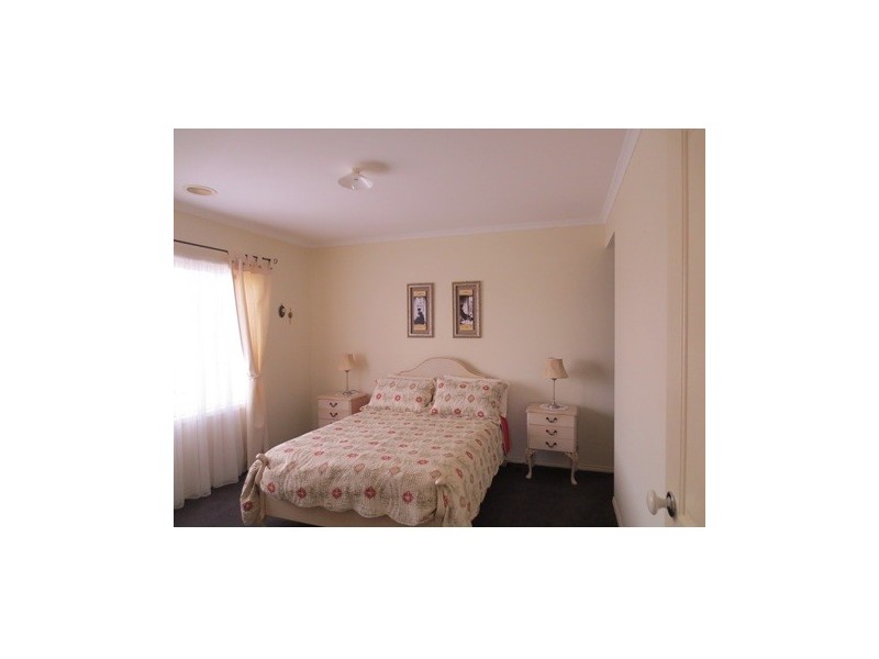 5 Elvin Drive, Kinglake VIC 3763