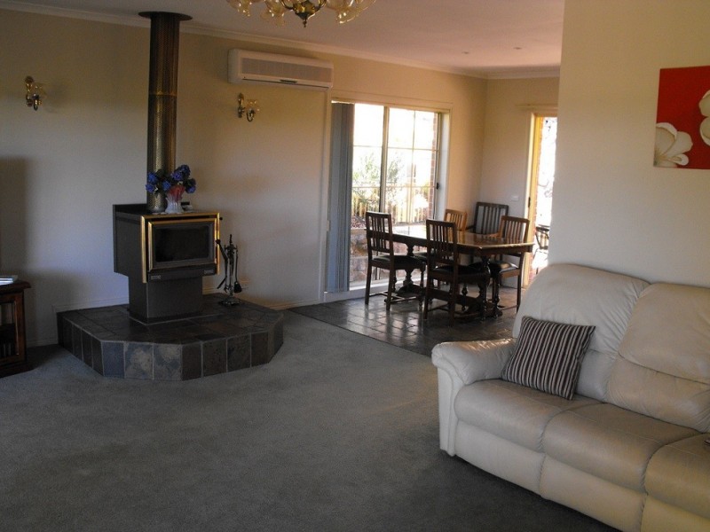 12 Mannagum Crt, Kilmore VIC 3764