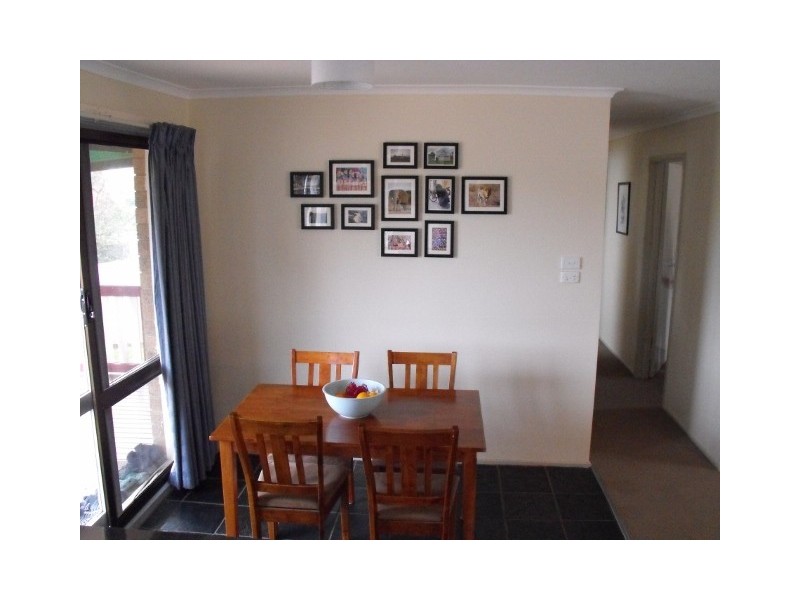 12 Steven St, Waterford Park VIC 3658