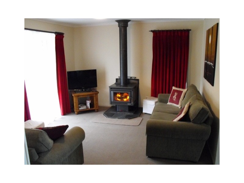 12 Steven St, Waterford Park VIC 3658