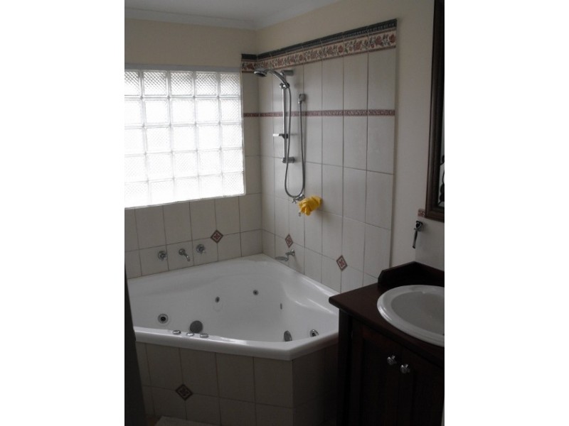 12 Steven St, Waterford Park VIC 3658