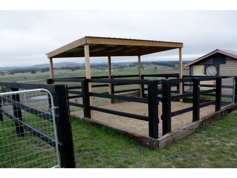 52 Grahams Track, Lancefield VIC 3435