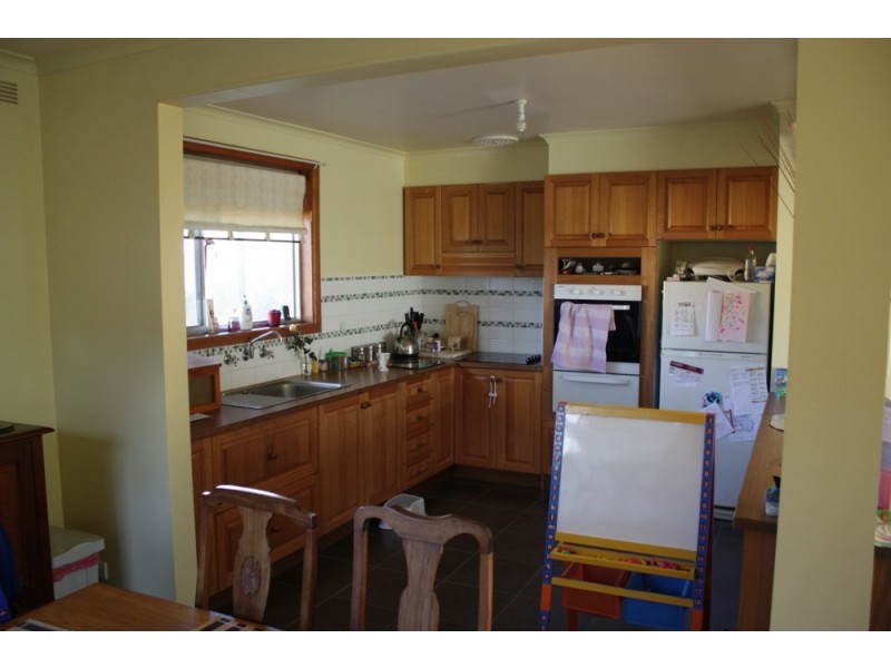 16 Foy Street, Lancefield VIC 3435