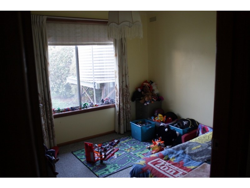 16 Foy Street, Lancefield VIC 3435