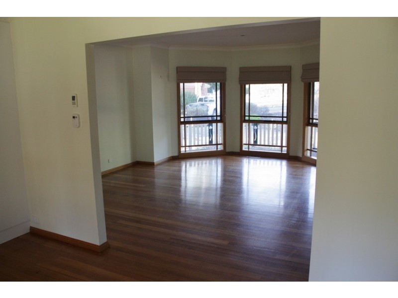 87 DONALDSON DRIVE, Broadford VIC 3658