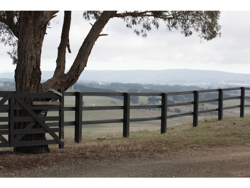 52 Grahams Track, Lancefield VIC 3435