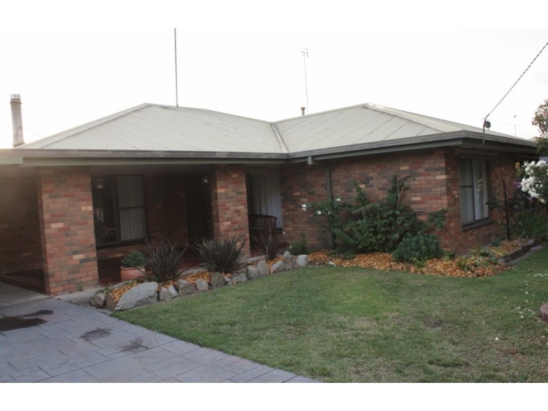 6 First Street, Broadford VIC 3658
