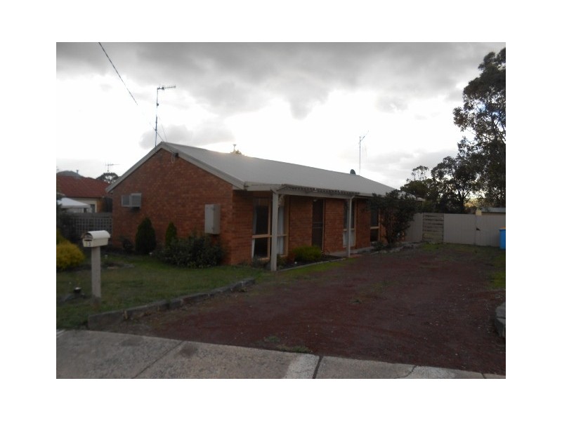 13 Mylson Avenue, Broadford VIC 3658