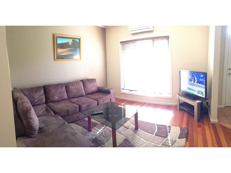 16 Anderson Walk, Kensington VIC 3031