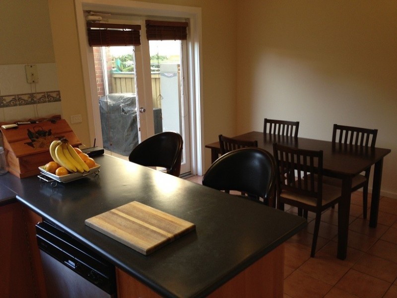 16 Anderson Walk, Kensington VIC 3031