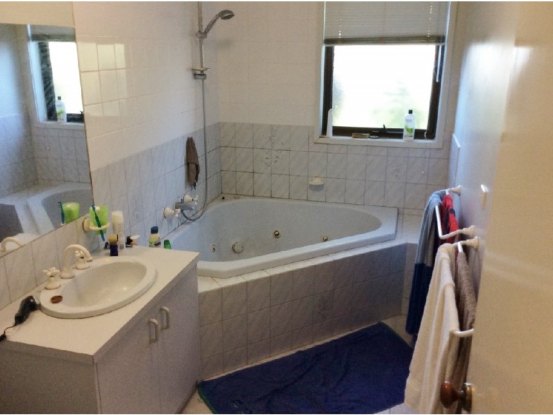 58 Highlands Road, Seymour VIC 3660