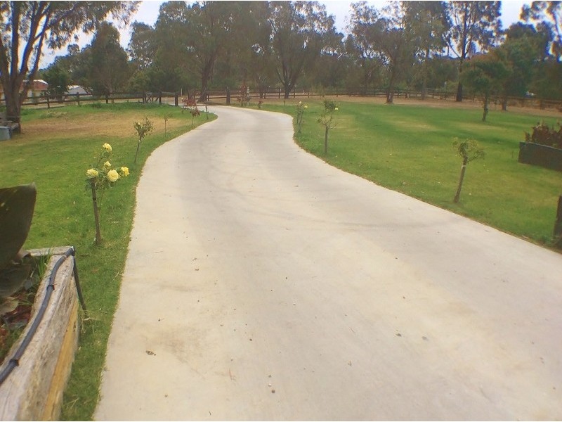 5 Dempsey Rd, Seymour VIC 3660