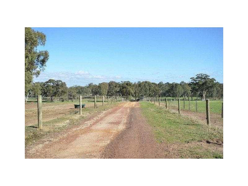 30 Box Forest Rd, Broadford VIC 3658
