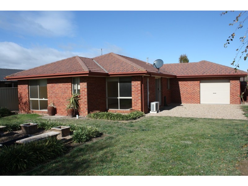 36 Almond Ave, Wallan VIC 3756