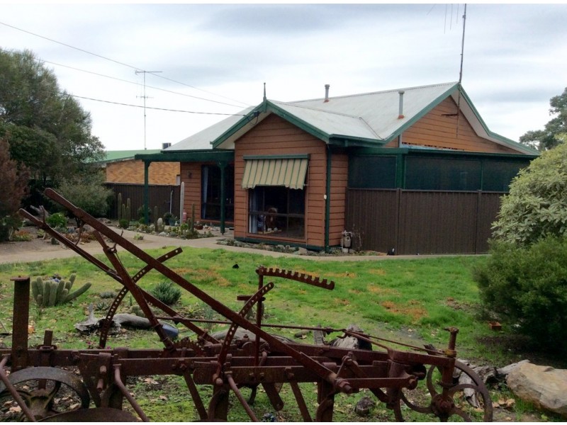 44 Mia Mia Rd, Broadford VIC 3658