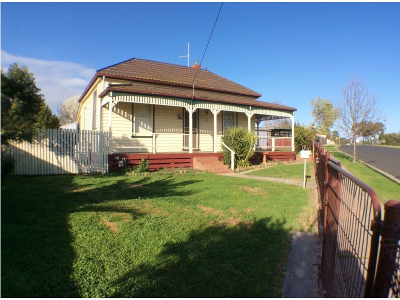 13 Gordon Crescent, Seymour VIC 3660