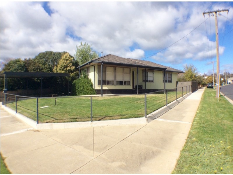 8 Clarke Street, Seymour VIC 3660