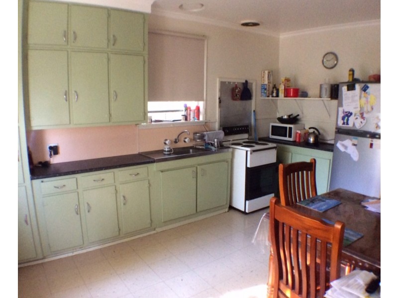 8 Clarke Street, Seymour VIC 3660