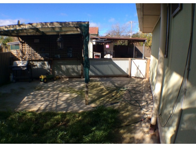 8 Clarke Street, Seymour VIC 3660