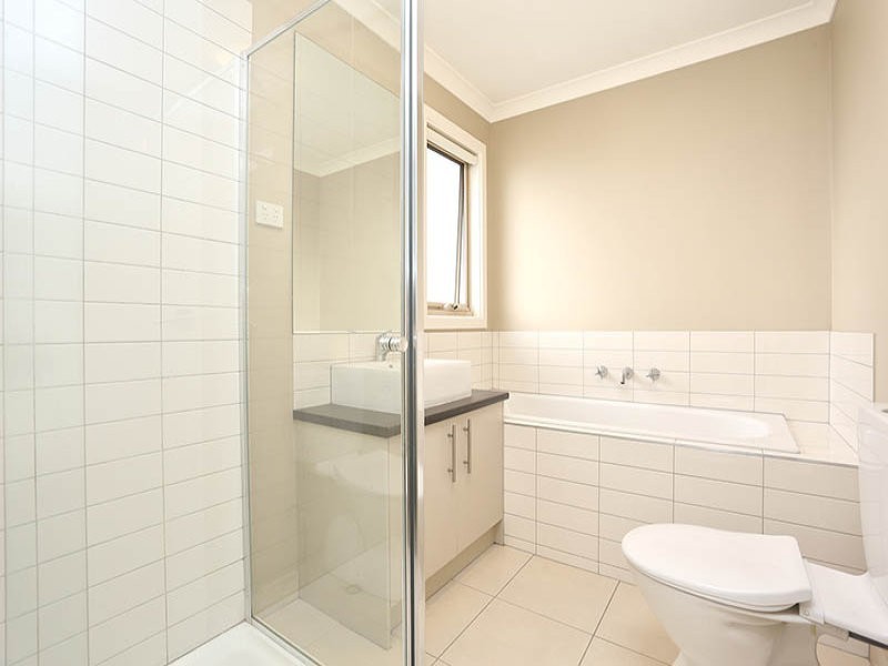 6 Wyndcliffe Way, Roxburgh Park VIC 3064