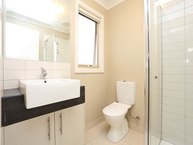 6 Wyndcliffe Way, Roxburgh Park VIC 3064