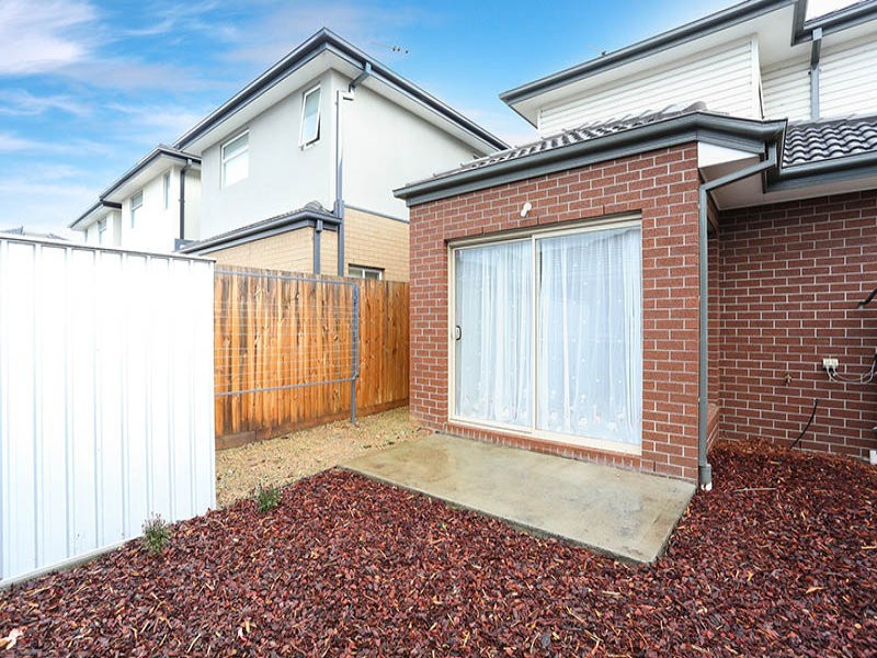 6 Wyndcliffe Way, Roxburgh Park VIC 3064
