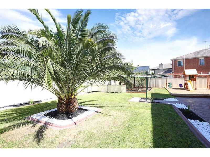 5 Wise Way, Roxburgh Park VIC 3064