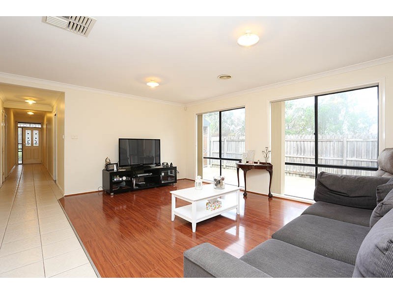 5 Mckeown Crescent, Roxburgh Park VIC 3064