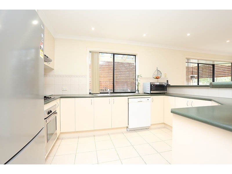 5 Mckeown Crescent, Roxburgh Park VIC 3064