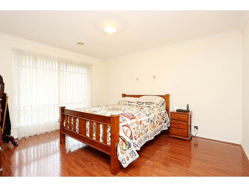 5 Mckeown Crescent, Roxburgh Park VIC 3064