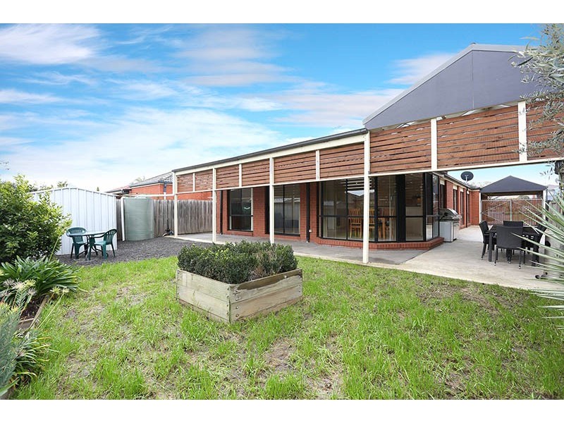 5 Mckeown Crescent, Roxburgh Park VIC 3064