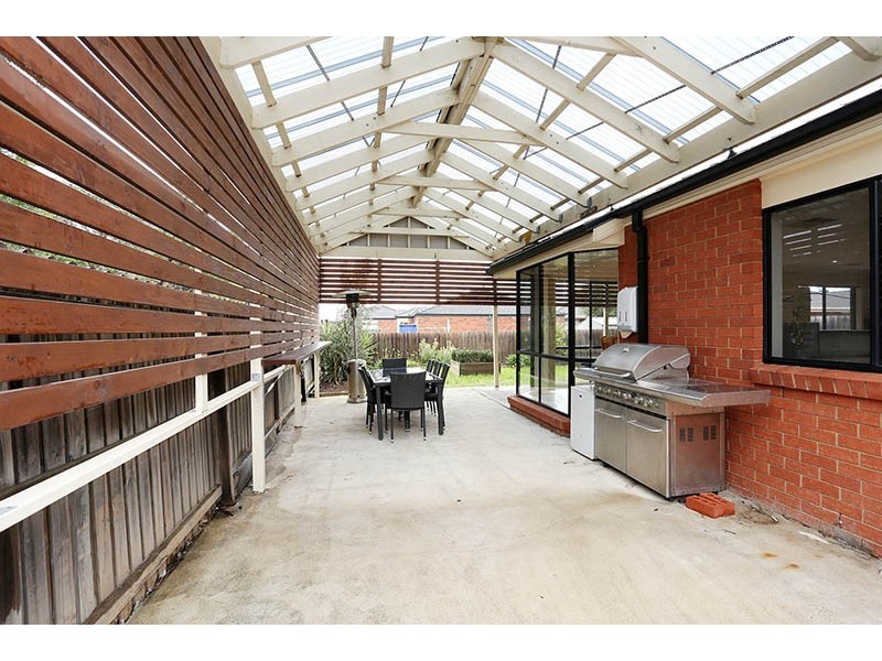 5 Mckeown Crescent, Roxburgh Park VIC 3064