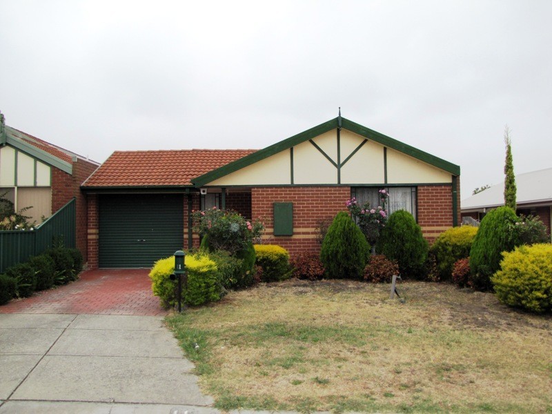 11 MOLINEUX WAY, Roxburgh Park VIC 3064