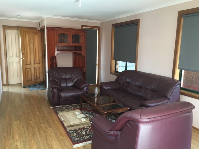 11 MOLINEUX WAY, Roxburgh Park VIC 3064