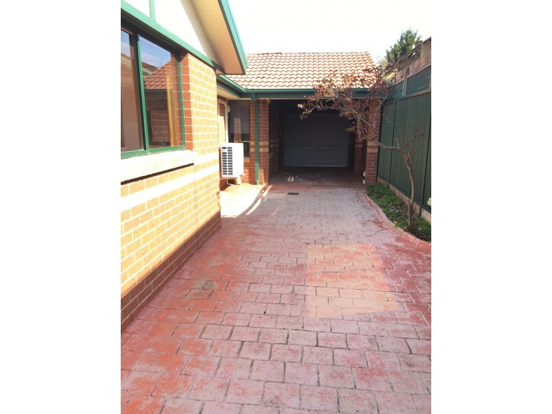 11 MOLINEUX WAY, Roxburgh Park VIC 3064